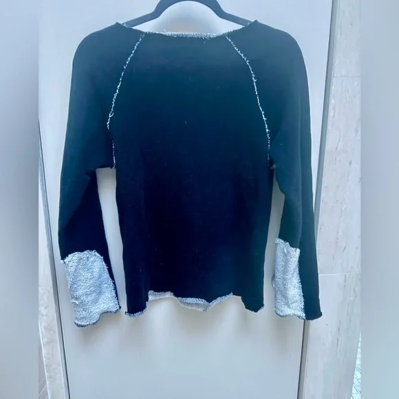 Claeson split neck sweatshirt. Loose fit. Size xs - Picture 2 of 5